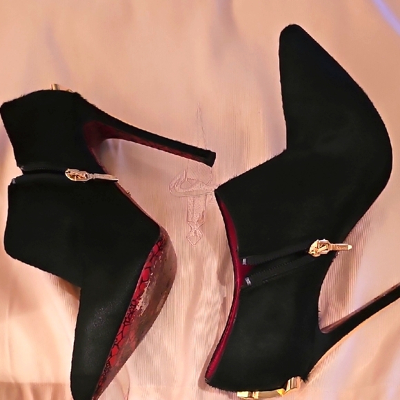 🌟Beautiful Chic Black Heeled Ankle Boots🌟Great Condition 🌟 - Picture 4 of 6